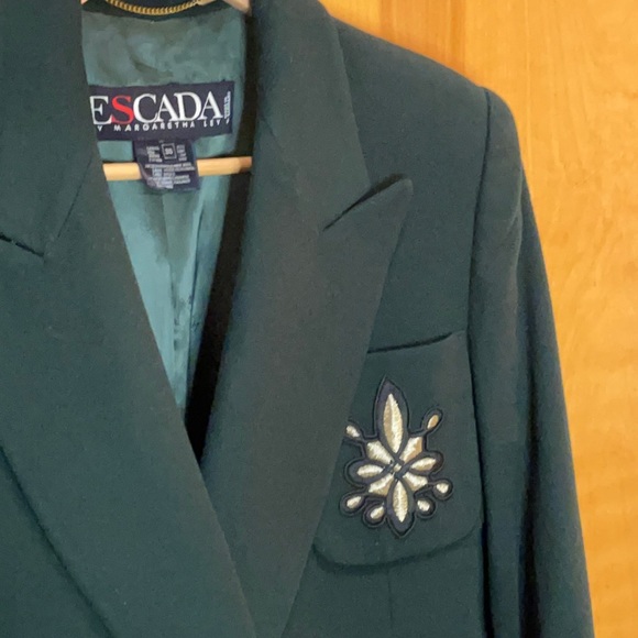 Escada blazer in Forrest green. - Picture 3 of 9